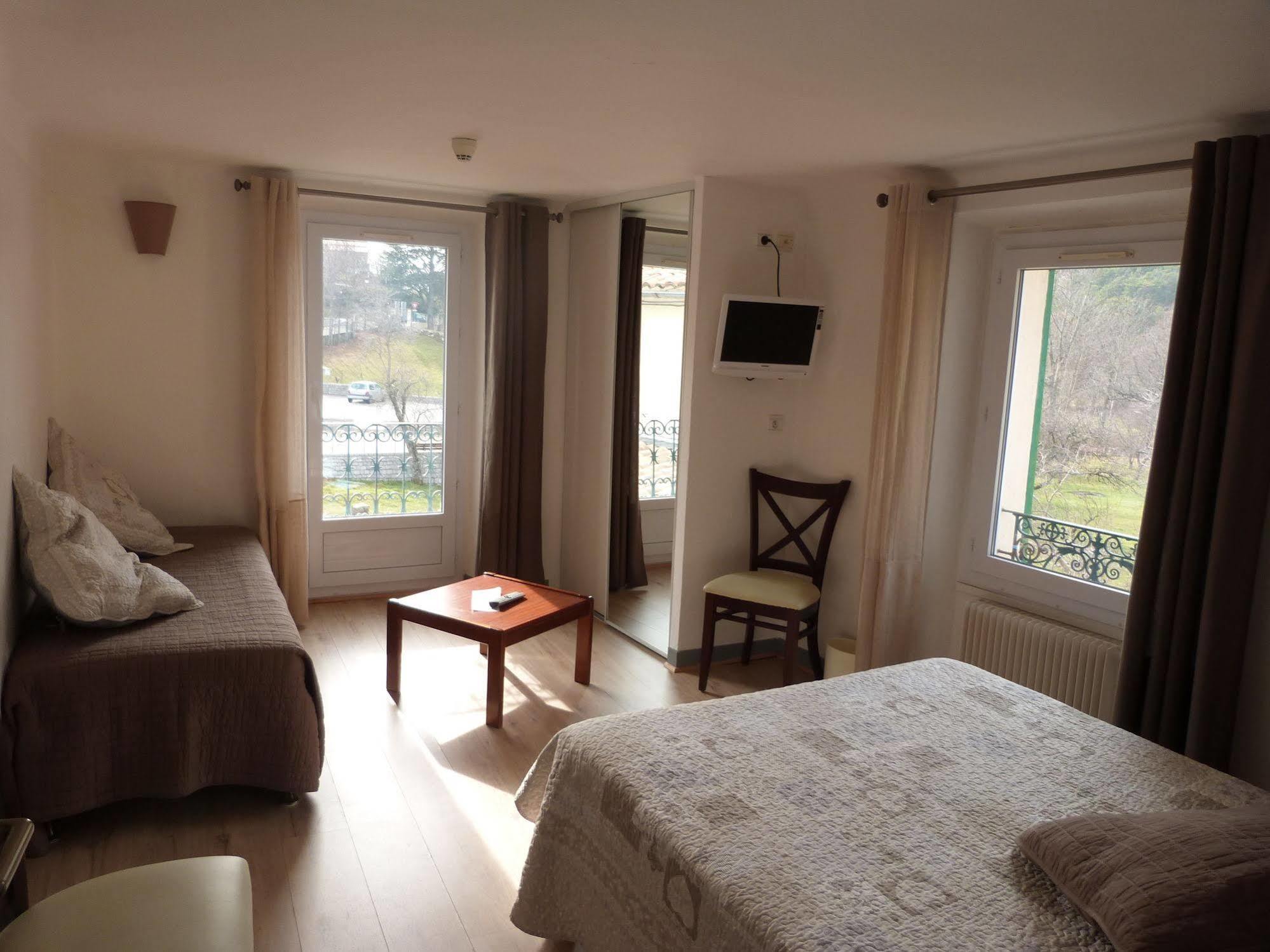 Hotel Restaurant Le Lachens La Bastide  Екстер'єр фото