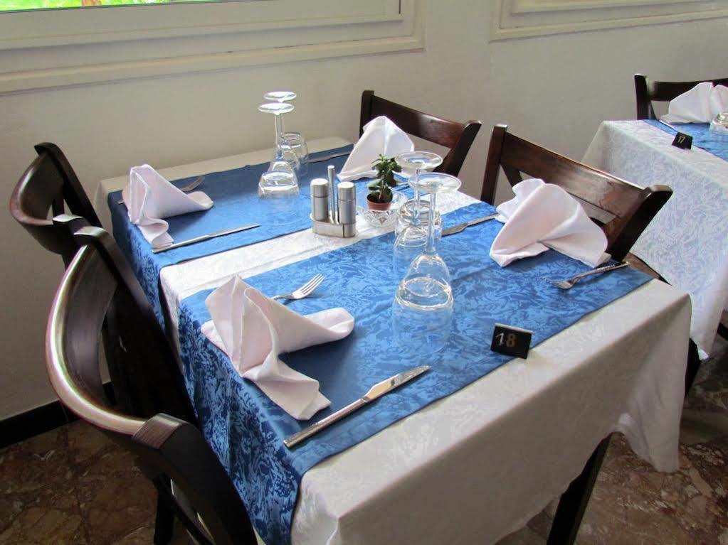 Hotel Restaurant Le Lachens La Bastide  Екстер'єр фото